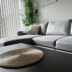 New Stylish House - Sleeps 7 - Free Parking - Contractors Welcome - Wifi