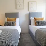Modern Spark Home With Parking, Garden, Wi-Fi