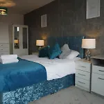 Penthouse - Amazing City Skyline Views - Free Parking - Balcony - Utilita Arena - New St Station - Bullring Shopping