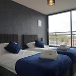 Penthouse - Amazing City Skyline Views - Free Parking - Balcony - Utilita Arena - New St Station - Bullring Shopping