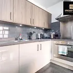 Platinum Suite By Your Prefect Stay Short Lets Birmingham With Free Parking & Netflix - 5