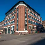 City Apartment - Free Underground Parking
