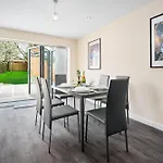 Luxury 4 Bedroom House - Harborne - Top Rated - Parking - Garden - 6Co