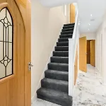 Luxury 4 Bedroom House - Harborne - Top Rated - Parking - Garden - 6Co