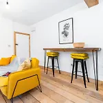 Birmingham City Centre - Loft Style Apartment - Free Wifi & Netflix - On Street Parking - 1Nt