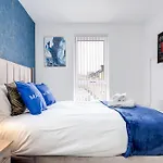 Birmingham City Centre Stylish 2 Bed House ☆ Free Parking → With 55 Inch Smart Tv, Free Netflix & Wifi ✘ Comfy Seating Area - By O2 Academy, Bullring, Newstreet, Chinatown, Cube & Mailbox