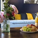 Tudors Esuites One Bedroom Cosy Apartment