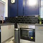 Tudors Esuites One Bedroom Cosy Apartment