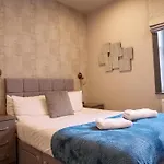 Luxe 2 Bed Apt - City Centre - Office - Smarttvs