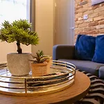 Luxe 2 Bed Apt - City Centre - Office - Smarttvs