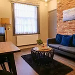 Luxe 2 Bed Apt - City Centre - Office - Smarttvs