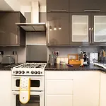 Modern 3-Bed, Garden, Fast Wifi, Family, Contractors