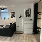 Beautiful 1-Bed Apartment In Birmingham - Solihull