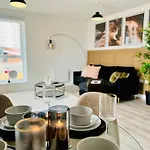 Hessian Lounge -Wyndale- Central 2Br W/Parking