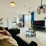 Hessian Lounge -Wyndale- Central 2Br W/Parking
