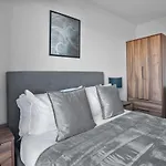 Smart 2 Bedroom Flat In The Heart Of Birmingham