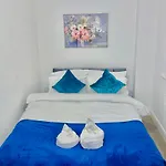 Birmingham City Centre- Long Stay, Homey 2 Bed Apartment- Contractors, Working Professionals, Families & Relocators