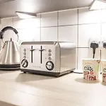Chrome Homes - New 1 Bed City Centre Wi-Fi/Smarttv