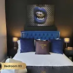 Luxury 5-Bedroom House, Birmingham City Center