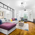 Luxury 2 Bedroom Apartment - Secure Parking - Near City Centre - C6K - Top Rated - Netflix - Wifi - Smart Tv