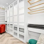 Luxury 2 Bedroom Apartment - Secure Parking - Near City Centre - C6K - Top Rated - Netflix - Wifi - Smart Tv