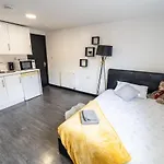 Stay Sa Cosy Equipped Studios Available 10 Mins From The City! Free Wifi &50\