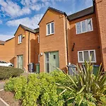 Spacious 3 Bedroom House With Garden In Birmingham