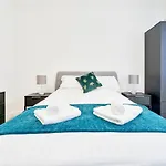 Modern And Stylish 2 Bed Apartment In Solihull