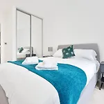 Modern And Stylish 2 Bed Apartment In Solihull