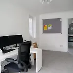 Cosy Four Bed Property With En-Suite Near To Nec Birmingham Airport And The City