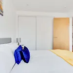 Modern And Stylish 1Bed Flat Centrally Located