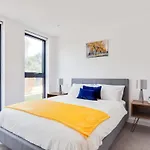Modern And Stylish 1Bed Flat Centrally Located
