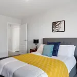 Stylish 1 Bed Flat In Central Birmingham