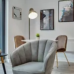 Modern Fabulous Flat In The Heart Of Birmingham