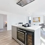 Stunning Modern 2 Bed Apartment In Birmingham