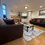 One Bedroom Apartment Aston Birmingham B6 -Parking- Sleeps 4