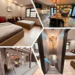 Urban Escape *4 Bedroom House* With Free Parking