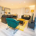 Smart Central Birmingham 2 Bedroom Apartment