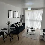 Luxury - Smart Tv - Fast Wifi - Near Utilitia Arena & Icc