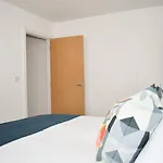Vibrant Serviced Apartment In Central Birmingham