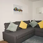 Vibrant Serviced Apartment In Central Birmingham