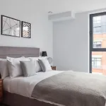 Modern & Spacious Apartment In Central Birmingham