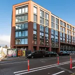 Modern & Spacious Apartment In Central Birmingham