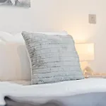 Birmingham City Centre Serviced Apartment - Celestial Lettings