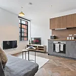 Birmingham City Centre Serviced Apartment - Celestial Lettings