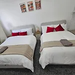 Stylish 1 Bed Apartment In Newly Refurbished Building W/ Parking & Wi-Fi
