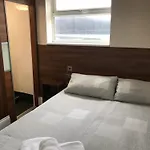 Shanahans B&B With Sports Bar