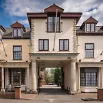 Bridge House Hotel