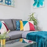 Luxury 9Ine Stunning Broad Street Apartment