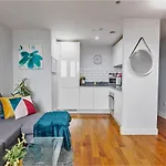 Luxury 9Ine Stunning Broad Street Apartment